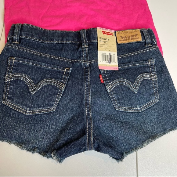 Levi’s shorts and life is good tee - Picture 5 of 8